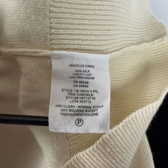 Theory Silk / Cashmere Ivory Keyhole V-Neck Sweater - Women’s M - Picture 7 of 7